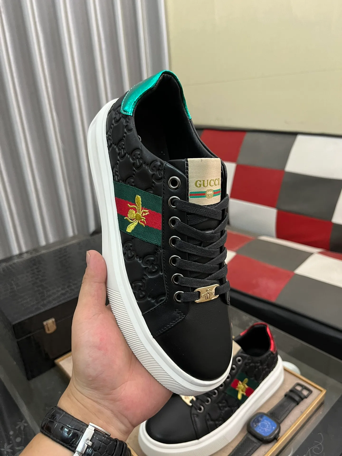 Men's shoes💰400⌚️⌚️[GUCCI] Gucci men's casual shoes are absolutely popular🔥The ultimate matching item for trendy men! The charm of super texture is irresistible, the main recommendation, the flower leather color is bright! The upper is made of high-quality cowhide + brand printed fabric, sheepskin feet, wear-resistant rubber sole, noble and elegant! Extremely comfortable🎁🎁You can be as handsome as you want💪 38-442️⃣colors available